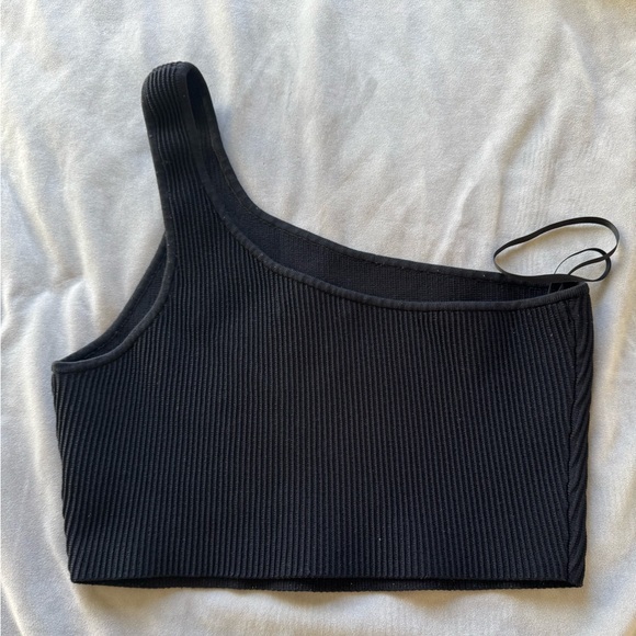 Black Aritzia one should crop top - Picture 4 of 7